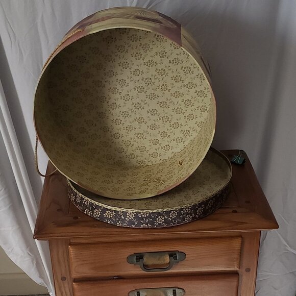 Vintage Ladies SOMETHING SPECIAL Red Hat Society Hat w/Purple Accent - Picture 7 of 9